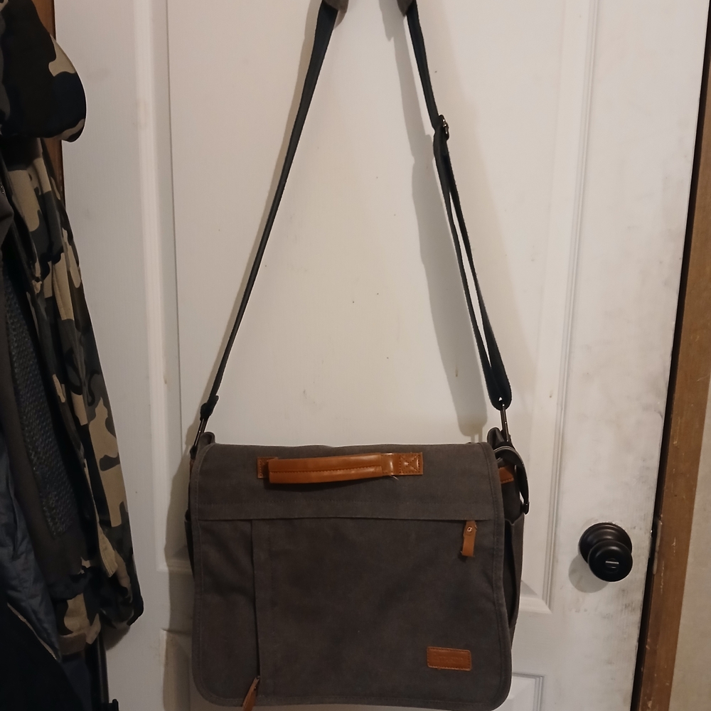 Stylish Gray Messenger Bag with Brown Details